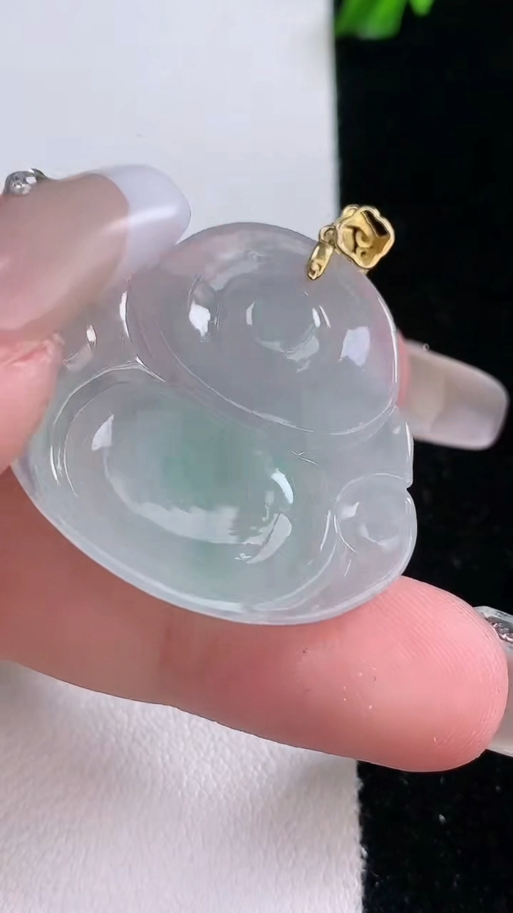 天然A货翡翠佛公吊坠，尺寸29.5-31.8-8.6，重量:8.43g
3月7日