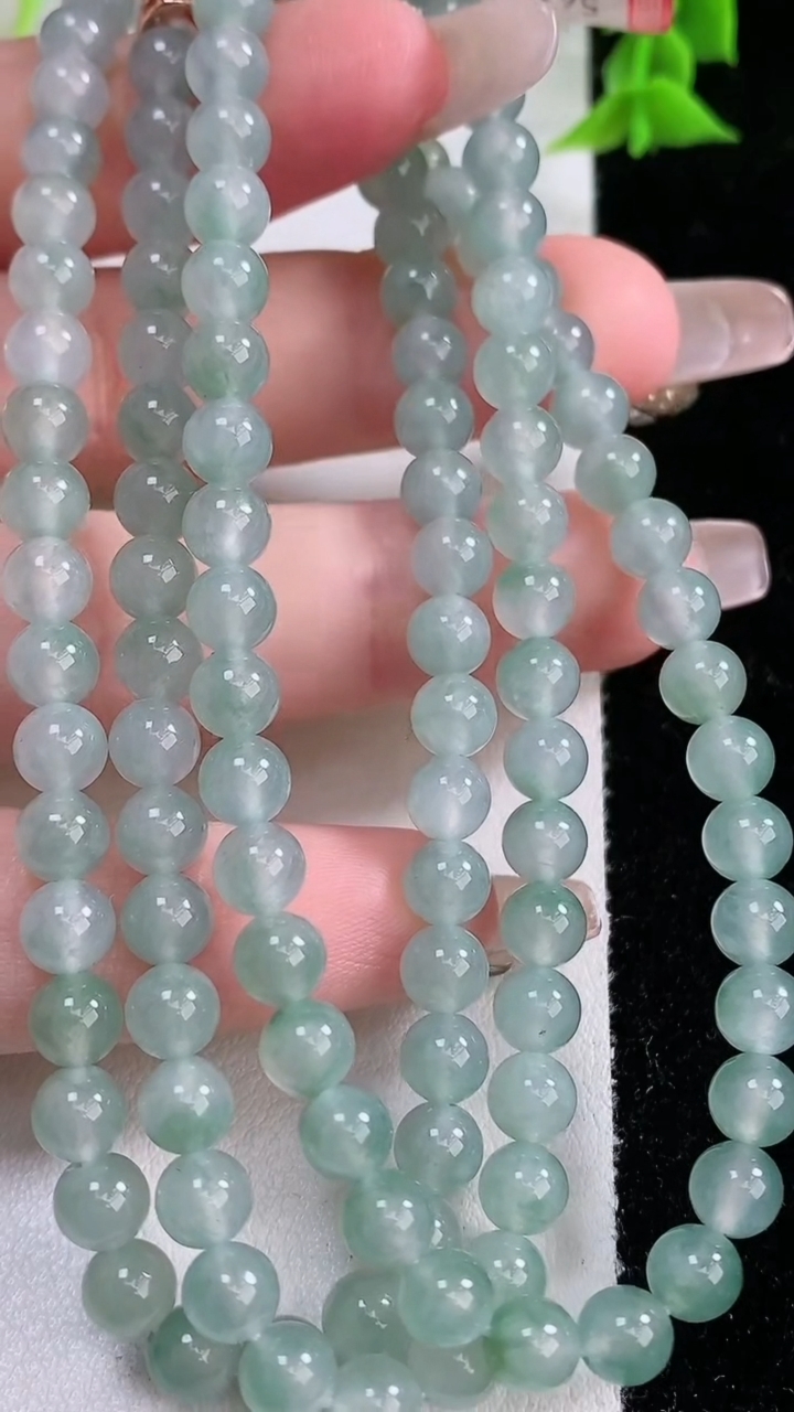 天然A货翡翠圆珠项链，尺寸5.4-118颗，重量:35.45g
3月7日
