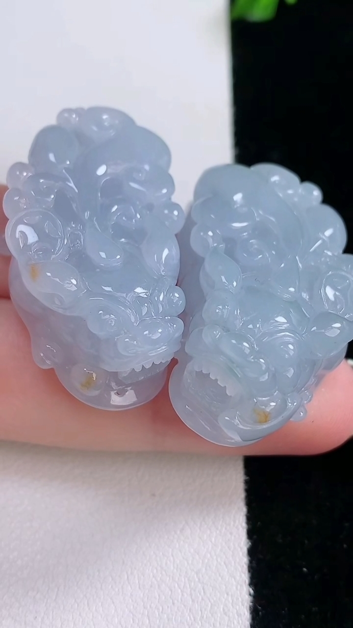 天然A货翡翠紫罗兰貔貅吊坠一对，尺寸37.2-19.6-12.3，重量:38.99g
3月7日