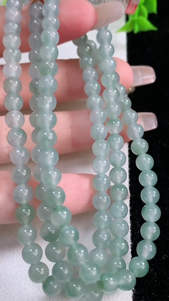 天然A货翡翠圆珠项链，尺寸5.4-118颗，重量:35.45g
3月7日