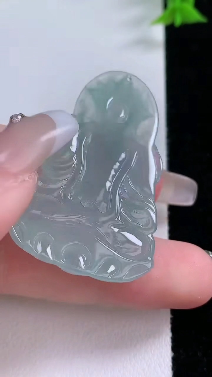 天然A货翡翠度母观音吊坠，尺寸45.7-28.9-5，重量:11.93g
3月7日