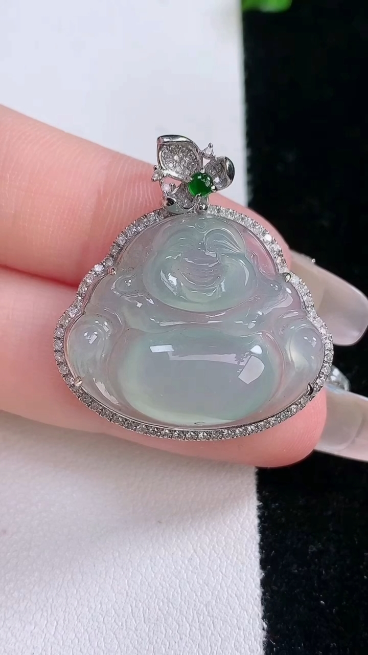 天然A货翡翠佛公吊坠，尺寸30.8-28.6-9，裸石21-26重量:6.61g
3月7日