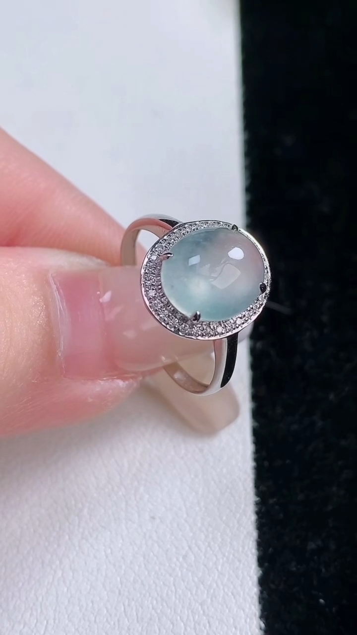 天然A货翡翠种白冰蛋面戒指，尺寸17-9.7-7.9-6，重量:1.53g2026年3月7日
工厂直