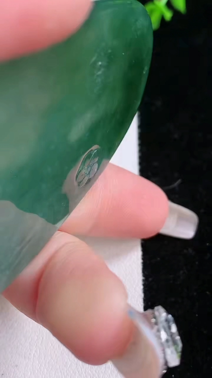 天然A货翡翠普贤菩萨吊坠，尺寸65.2-41.8-5.4，重量:36.42g
3月7日