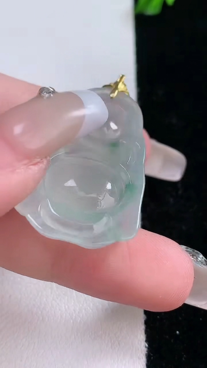 天然A货翡翠种飘花站佛 佛公吊坠，尺寸32-20.3-5.8，重量:6.54g
3月7日