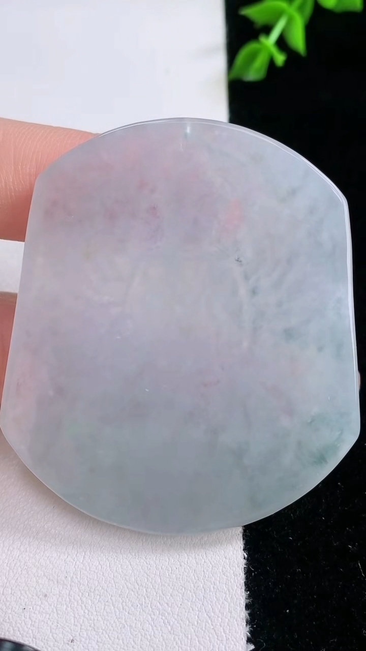 天然A货翡翠千手观音吊坠，尺寸54.7-47.5-5，重量:39.41g
3月7日