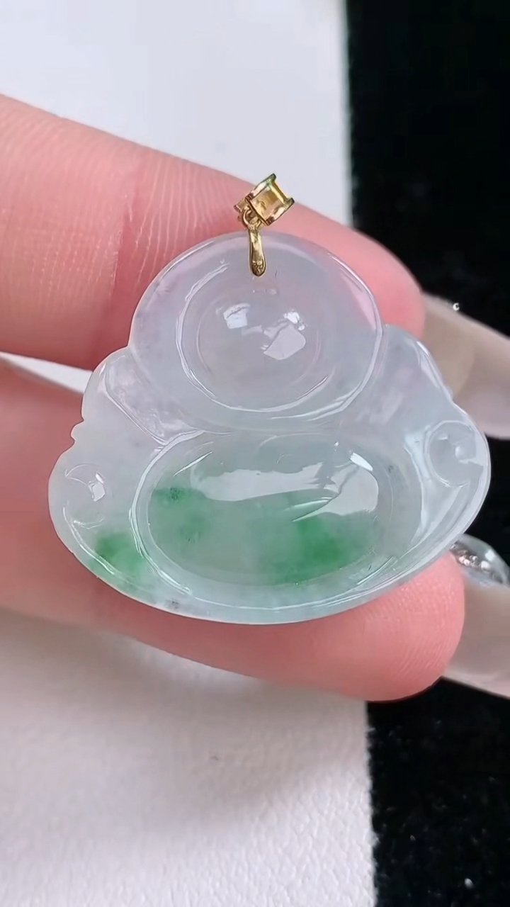 天然A货翡翠种飘花佛公吊坠，尺寸24-27.5-6，重量:5.69g
3月7日