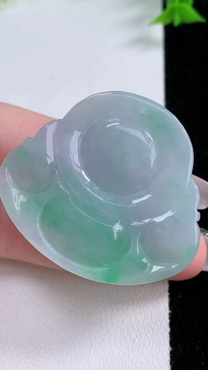 天然A货翡翠佛公吊坠，尺寸37-41-10.8，重量:26.62g
3月7日