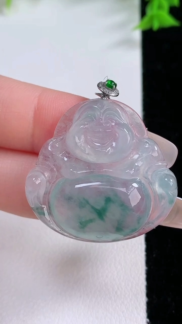 天然A货翡翠种飘花佛公吊坠，尺寸30.7-32.2-5.8，重量:9.33g
3月7日