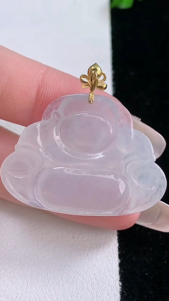 天然A货翡翠种白冰佛公吊坠，尺寸26.7-36.5-5.2，重量:8.99g
3月7日