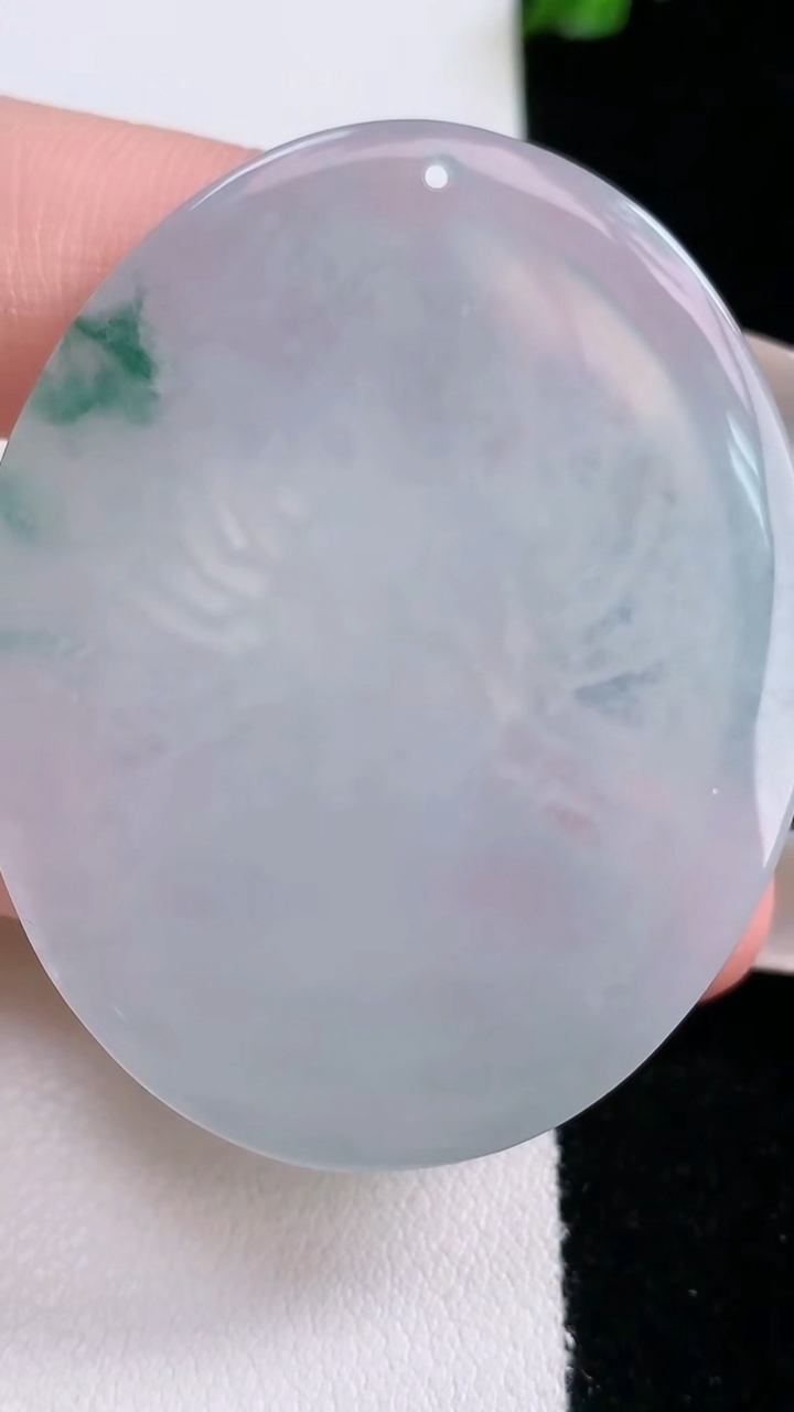 天然A货翡翠飘花千手观音吊坠，尺寸48.5-39.4-5.8，重量:21.85g
3月7日