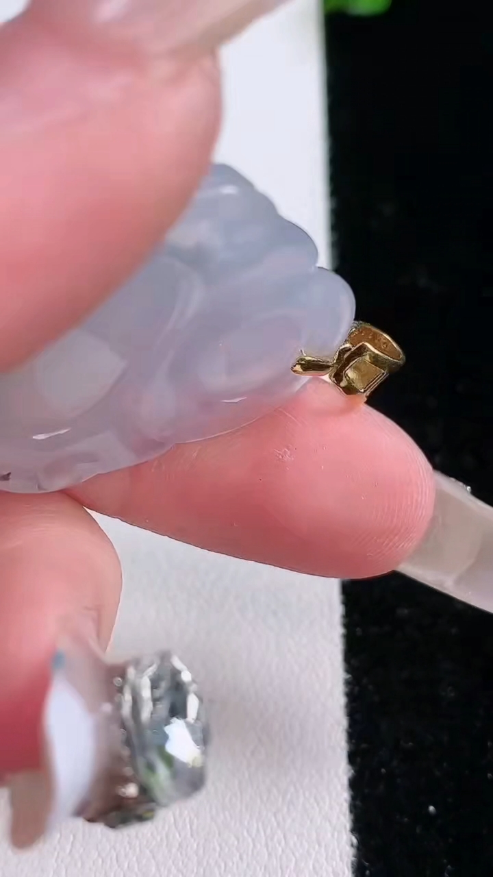 天然A货翡翠种紫罗兰佛公吊坠，尺寸26.7-28-5.7，重量:6.85g
3月7日