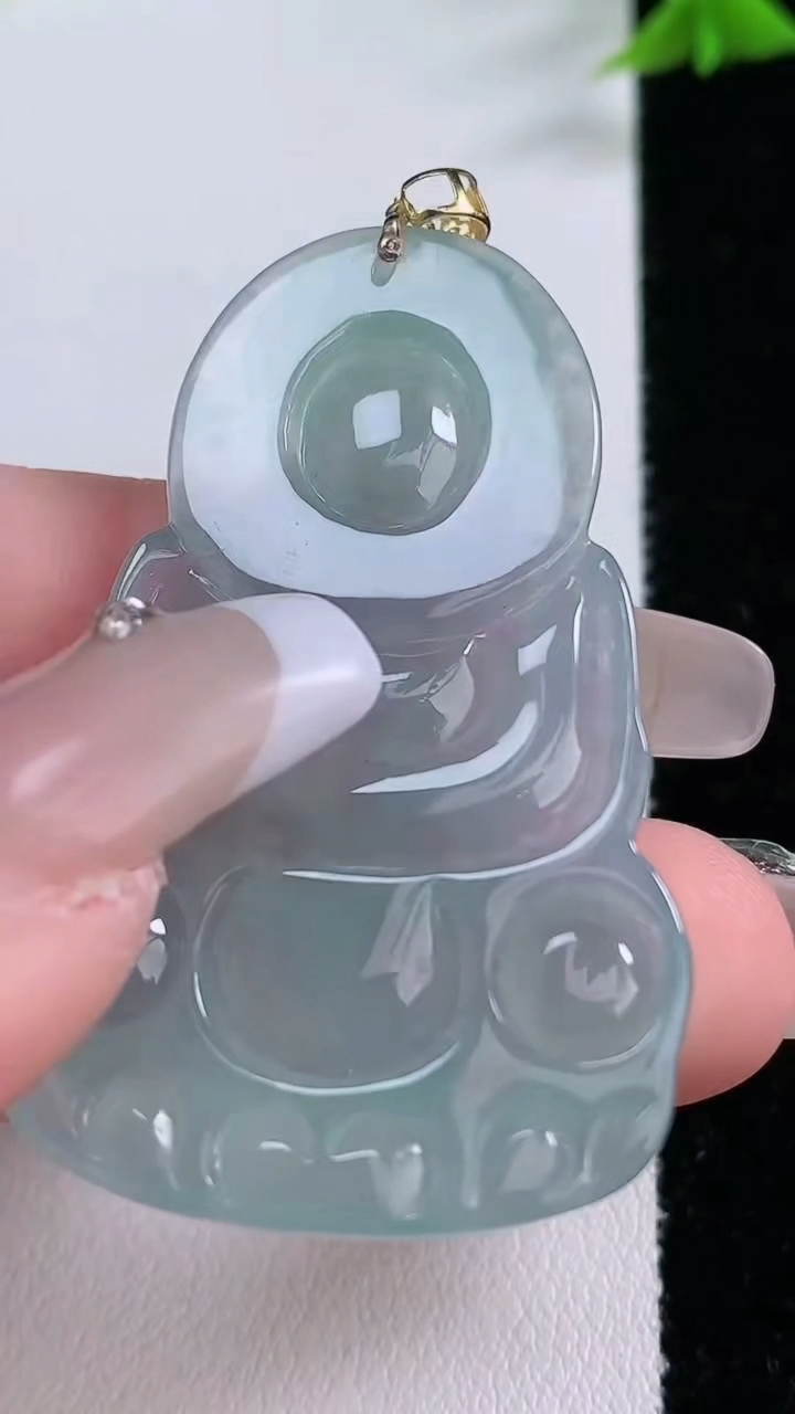 天然A货翡翠观音菩萨吊坠，尺寸47.5-29.8-4重量:11.07g
3月7日