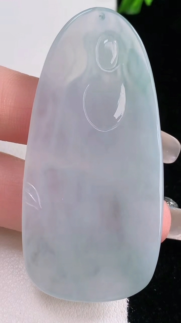 天然A货翡翠观音菩萨吊坠，尺寸61.7-29.7-4.2，重量:20.56g
3月7日