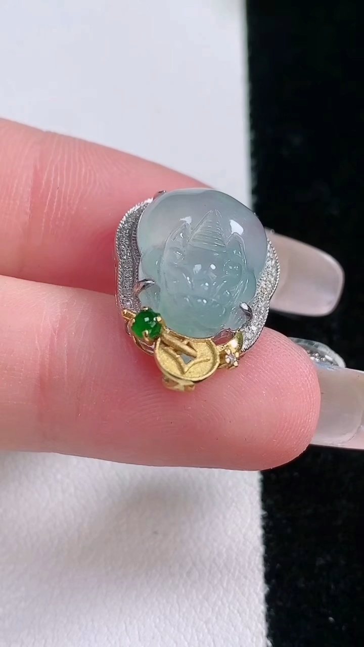 天然A货翡翠貔貅吊坠，尺寸22.2-15.2-7.8，裸石16.4-12重量:3.42g
3月7日