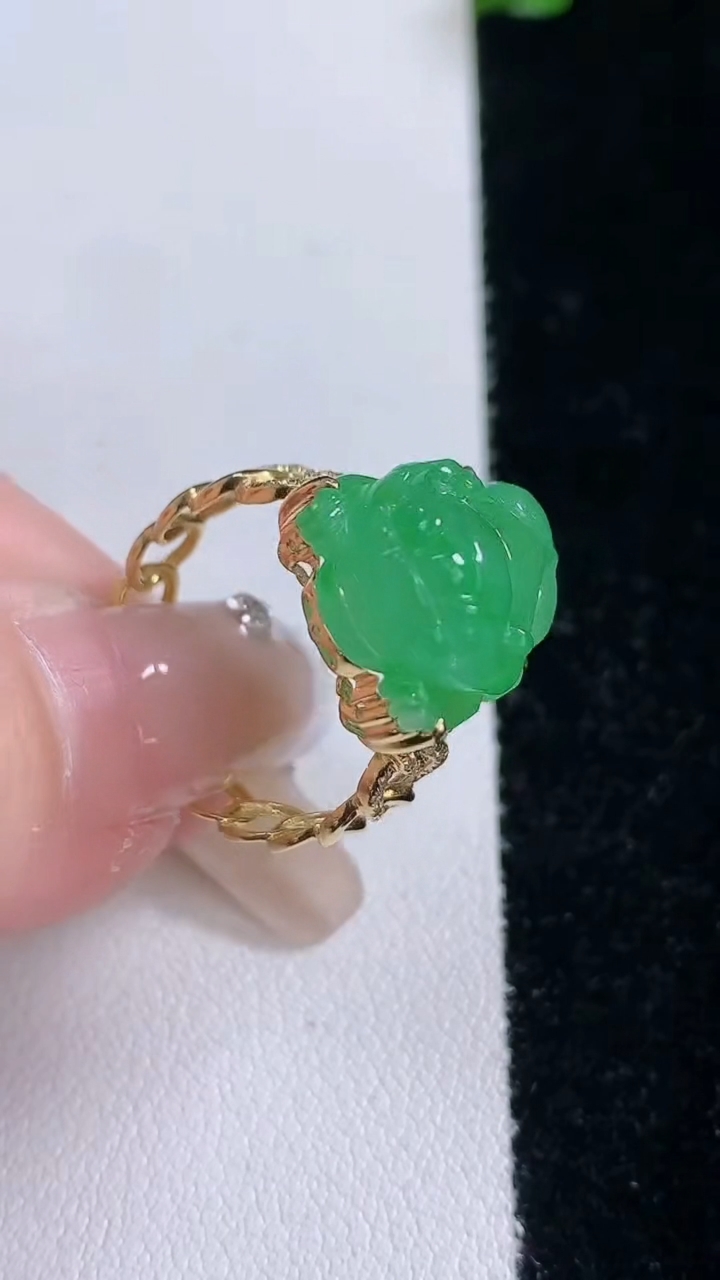 天然A货翡翠貔貅戒指，尺寸17-16.4-12-8，重量:4.71g2026年3月7日
工厂直销收藏佳品,种好水足，色泽均匀，有种有色，上手高大气！