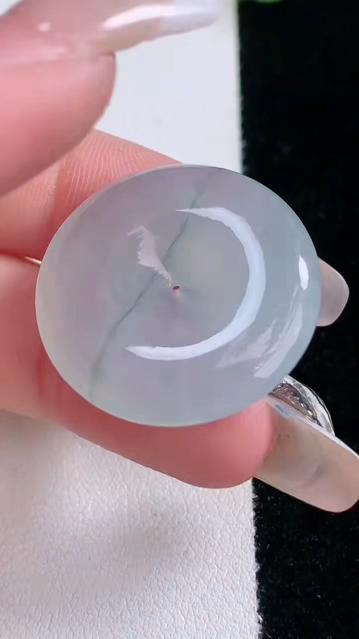 天然A货翡翠冰种飘花平安扣吊坠，尺寸27-5.5，重量:8.47g
3月7日