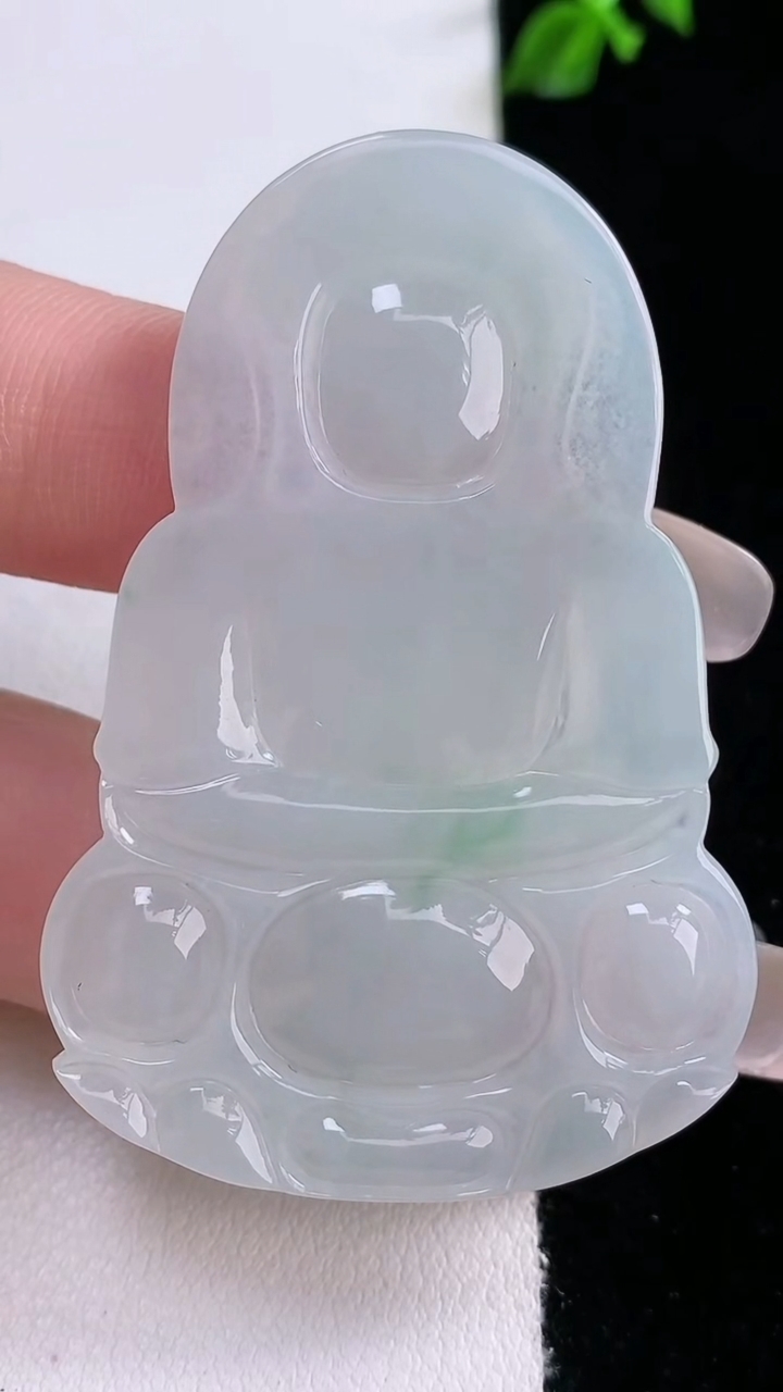 天然A货翡翠观音菩萨吊坠，尺寸53.3-35.8-4.7，重量:16.33g
3月7日