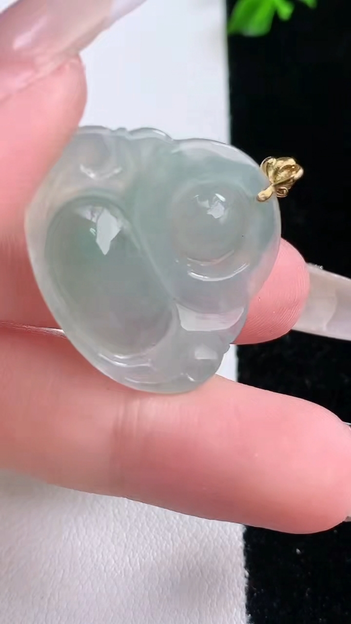 天然A货翡翠佛公吊坠，尺寸23.6-28.3-5.3，重量:5.60g
3月7日