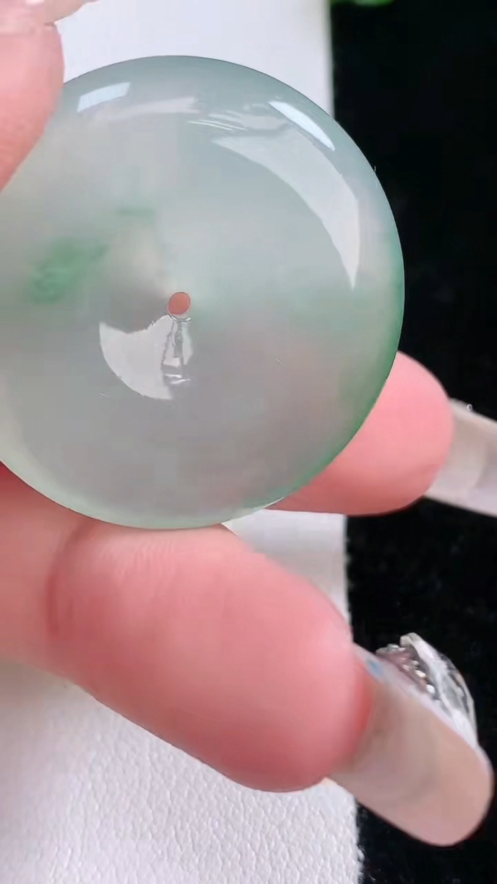 天然A货翡翠平安扣吊坠，尺寸31-5.8，重量:12.48g
3月7日