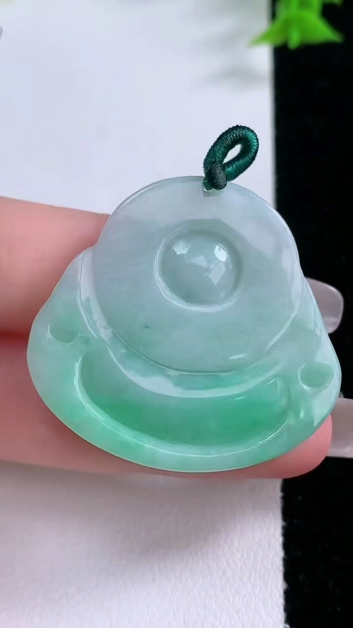 天然A货翡翠佛公吊坠，尺寸33.8-36-5.5，重量:11.43g
3月7日