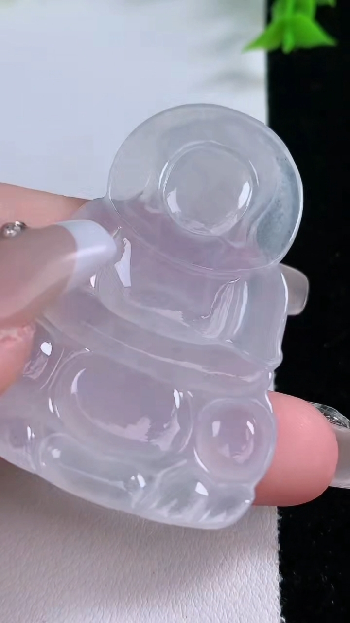 天然A货翡翠观音菩萨吊坠，尺寸54.7-35.8-5.2，重量:17.61g
3月7日