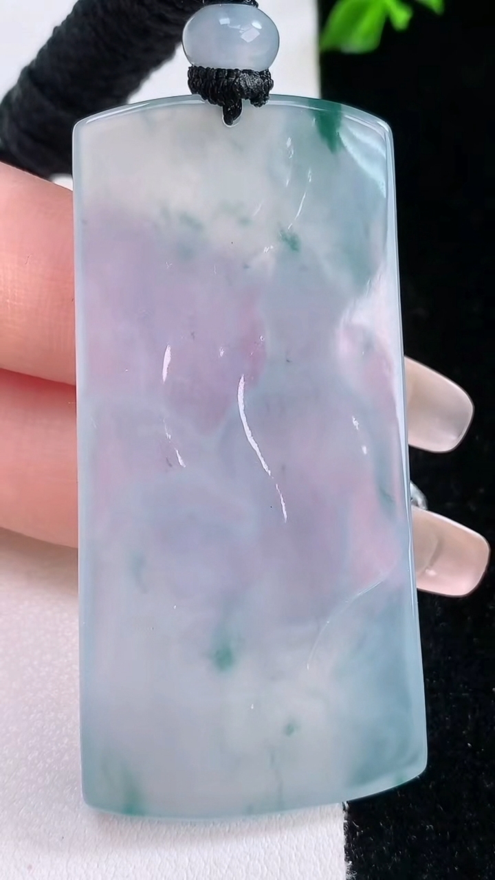 天然A货翡翠种飘花观音菩萨吊坠，尺寸59-27.6-4.8，重量:24.46g
3月7日