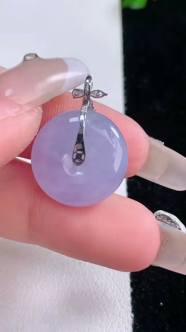 天然A货翡翠18K金紫罗兰平安扣吊坠，，尺寸17.3-5.6，重量:4.00g
3月7日