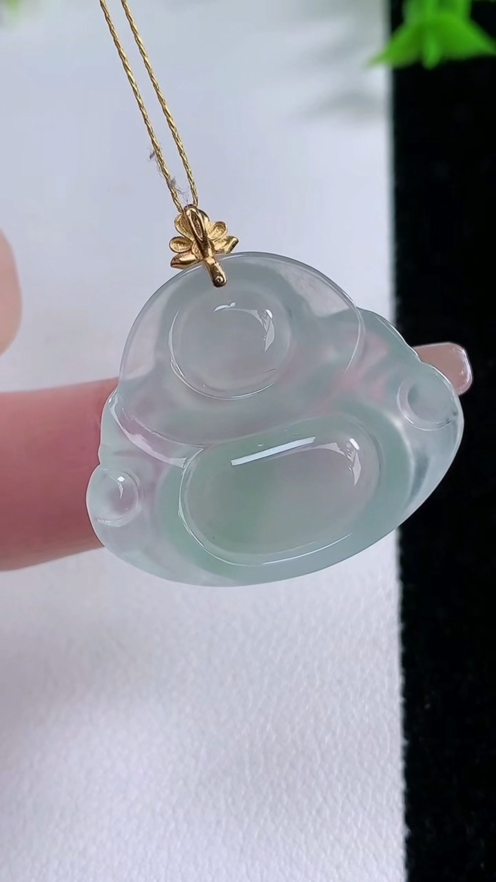 天然A货翡翠佛公吊坠，尺寸24.2-28.3-5.8，重量:6.39g
3月7日