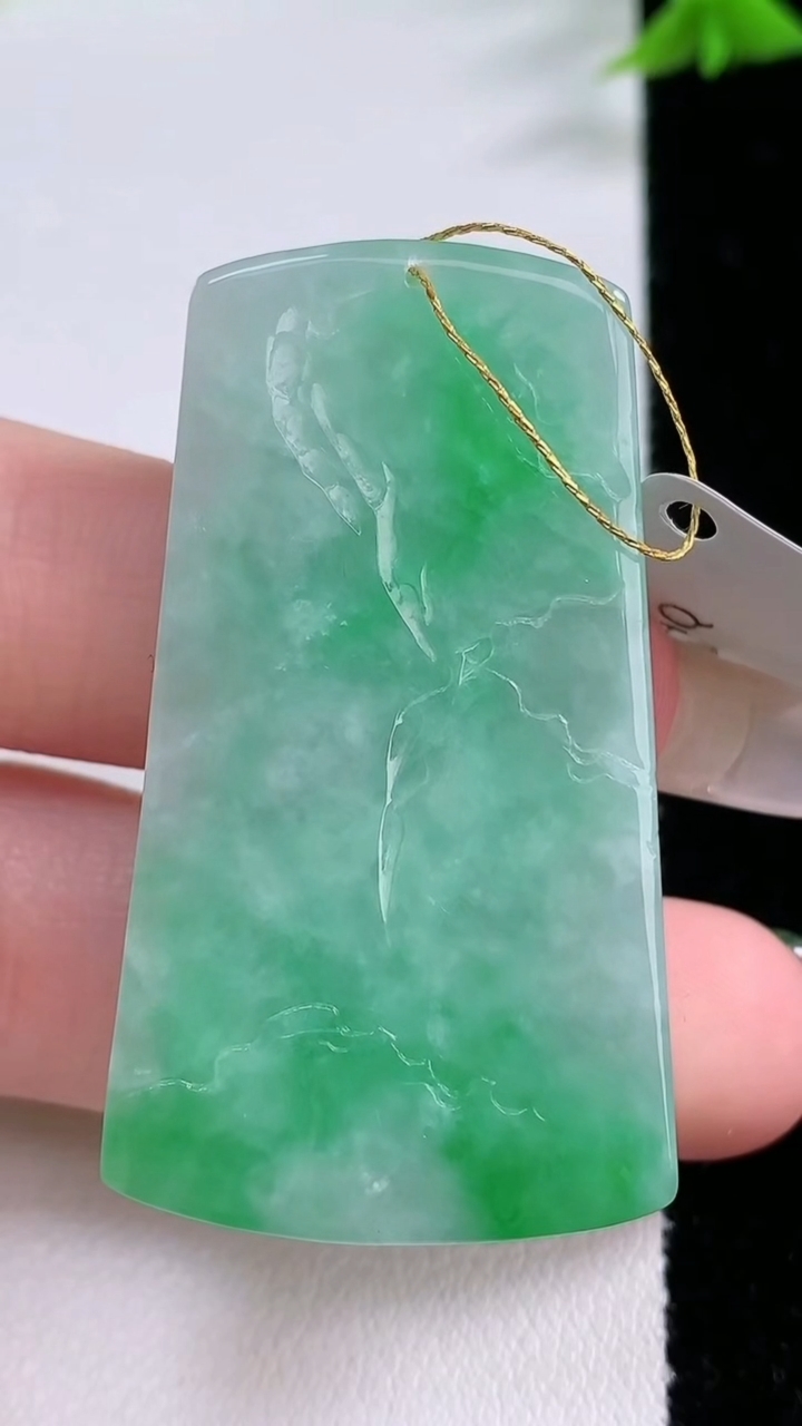 天然A货翡翠山水牌吊坠，尺寸47-26.7-6，重量:19.06g
3月7日