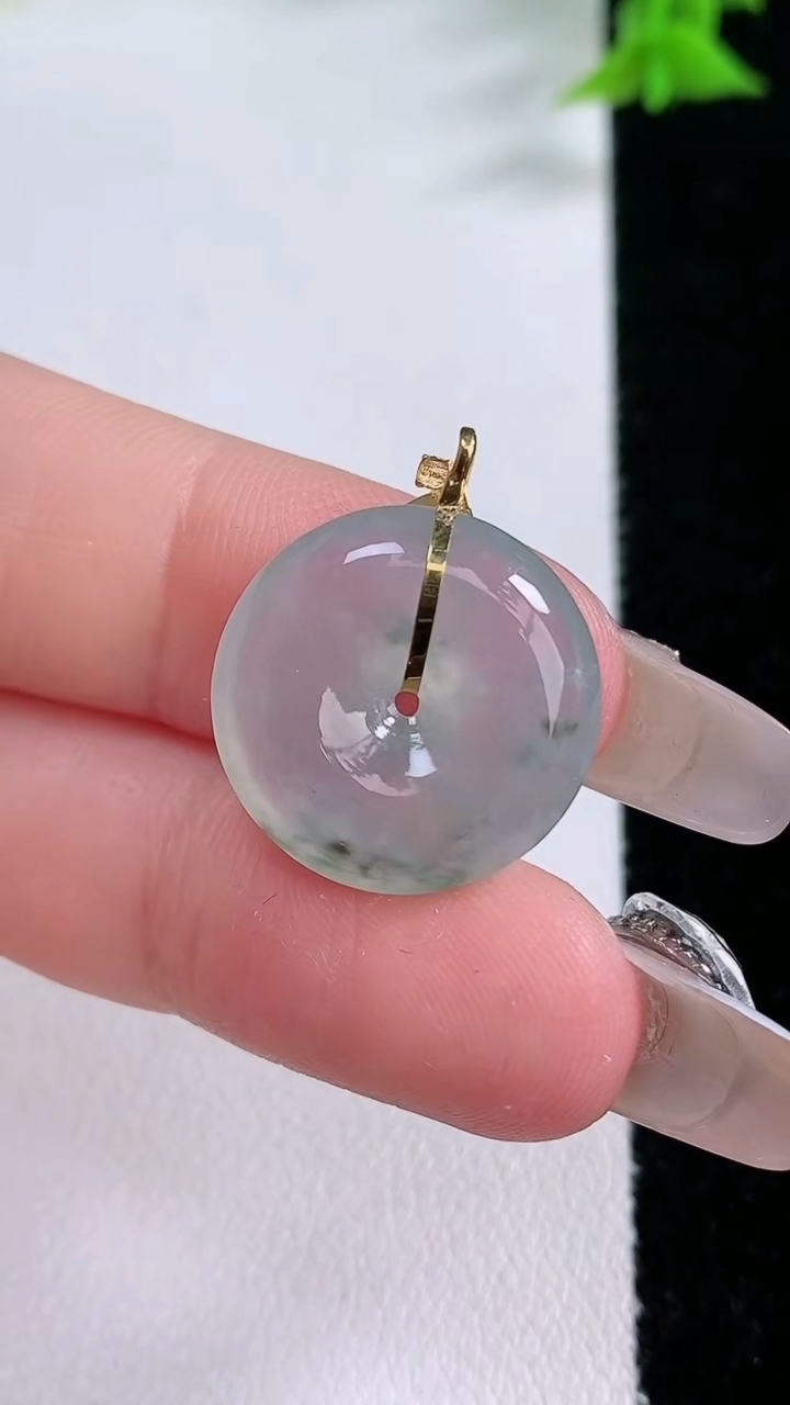 天然A货翡翠种飘花平安扣吊坠，尺寸18-4.8，重量:3.24g
3月7日