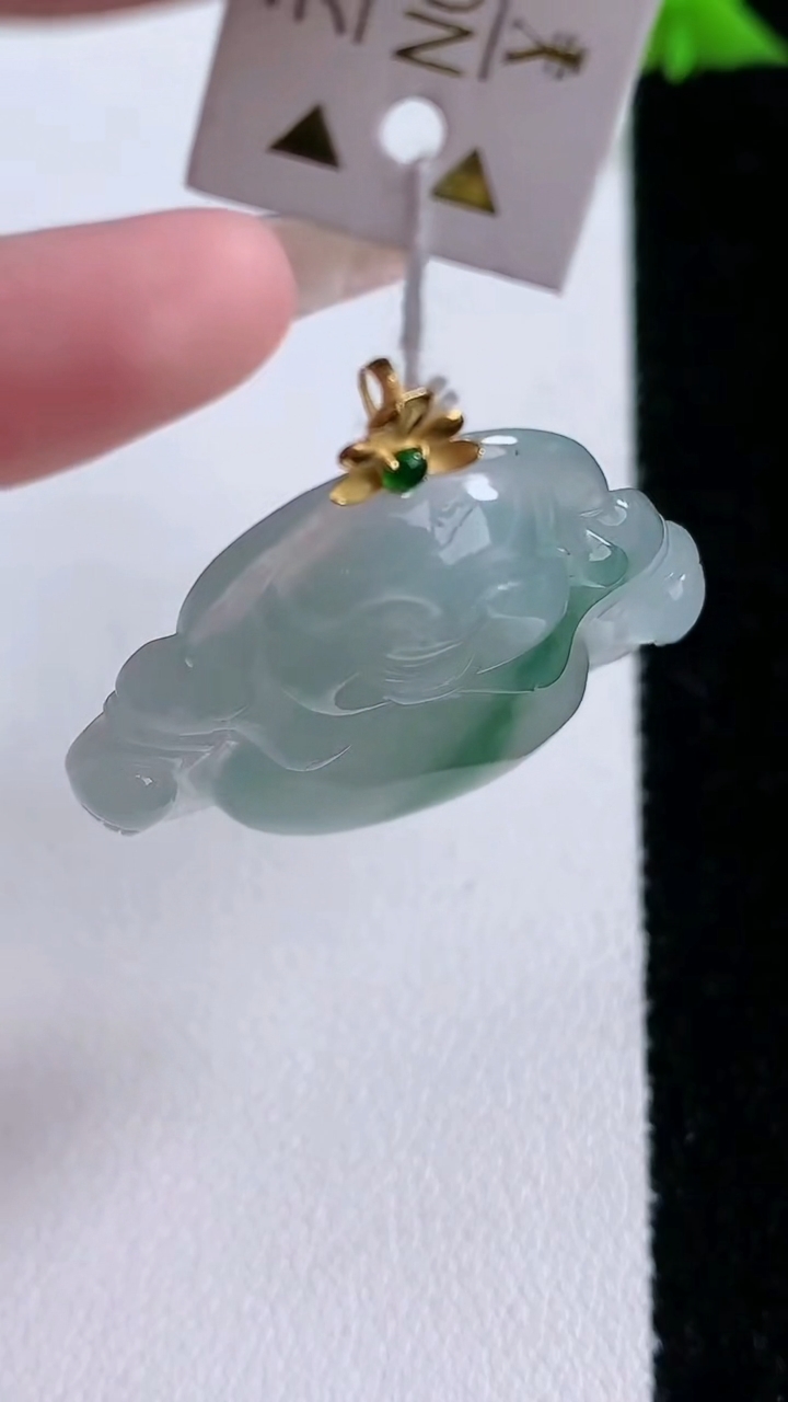 天然A货翡翠种飘花佛公吊坠，尺寸29-32.5-6.2，重量:8.36g
3月7日