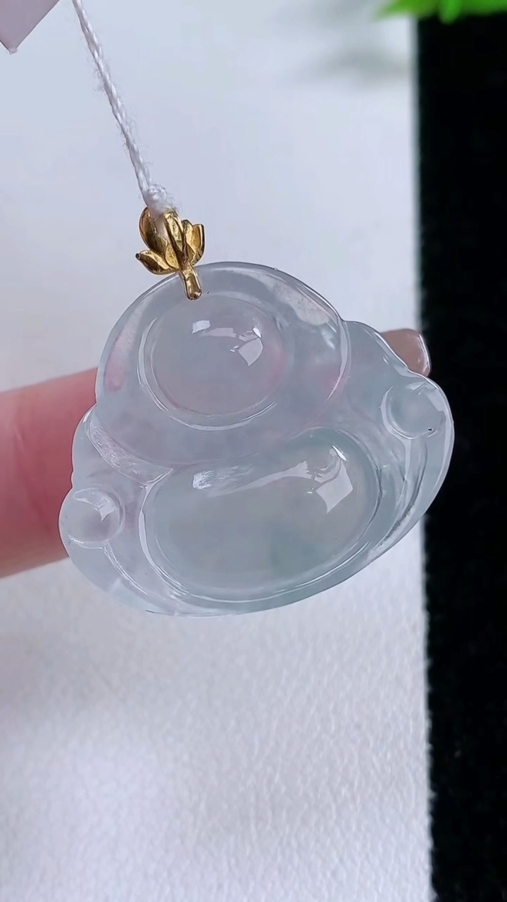 天然A货翡翠种飘花佛公吊坠，尺寸23.4-27.6-5.8，重量:5.55g
3月7日