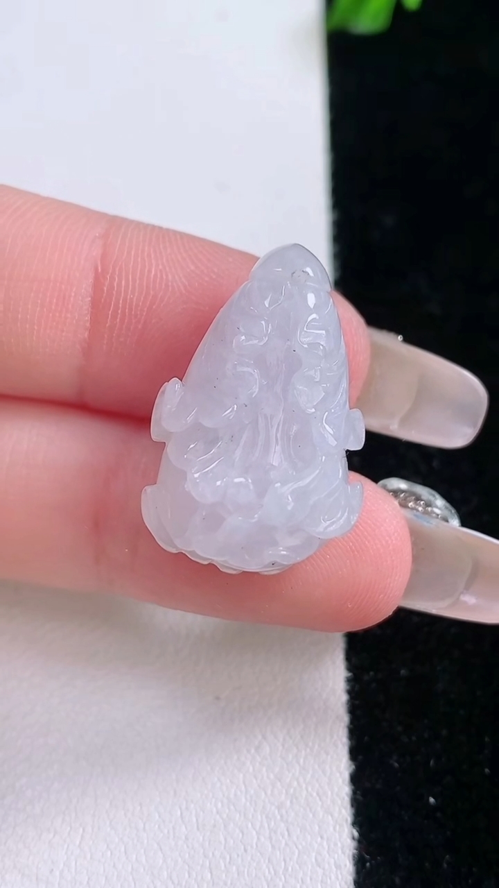 天然A货翡翠白菜吊坠，尺寸24-14-10.6，重量:5.75g
3月7日