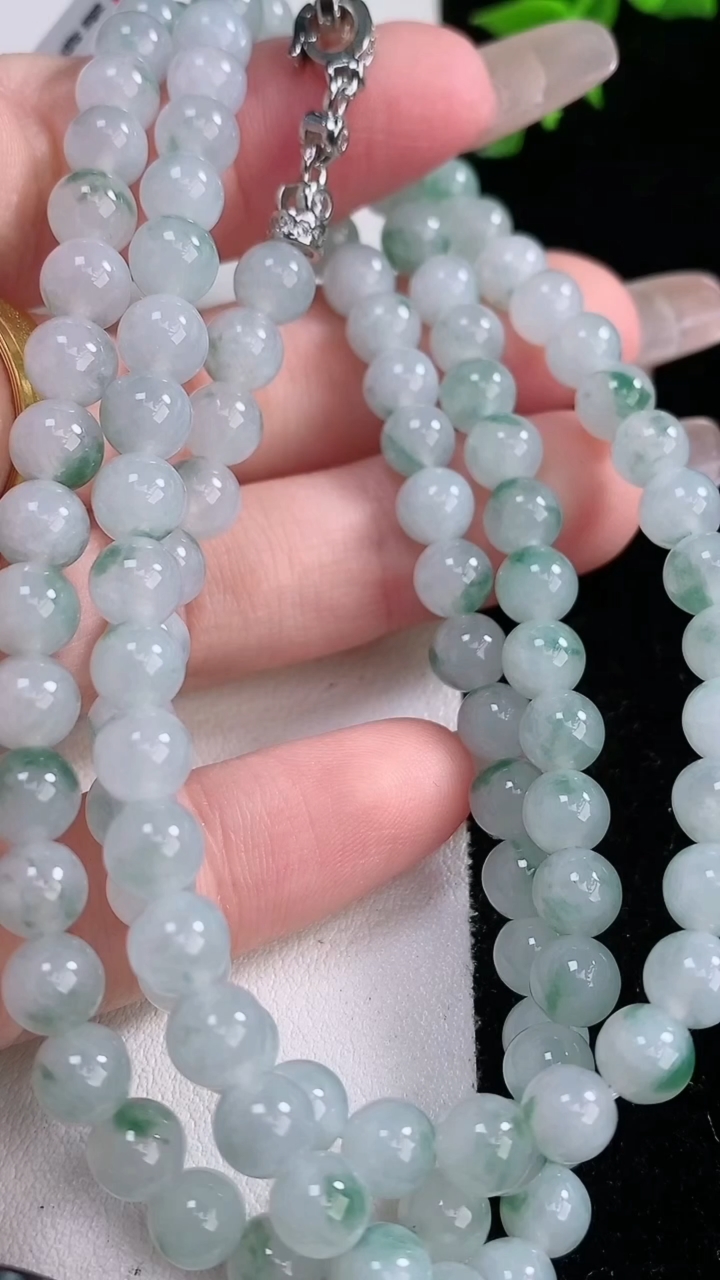 天然A货翡翠飘花圆珠项链，尺寸5.8-108颗，重量:39.13g3月7日
工厂直销收藏佳品,种好水