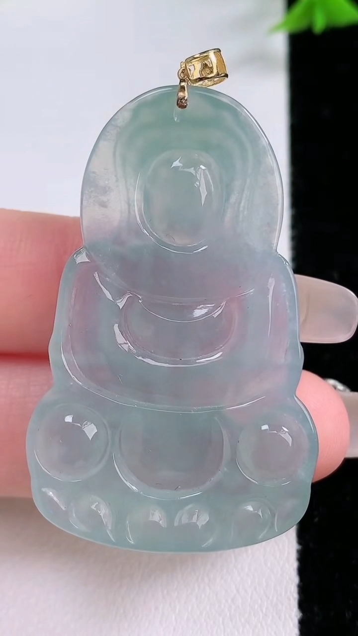 天然A货翡翠观音菩萨吊坠，尺寸47.5-29.8-4重量:11.07g
3月7日