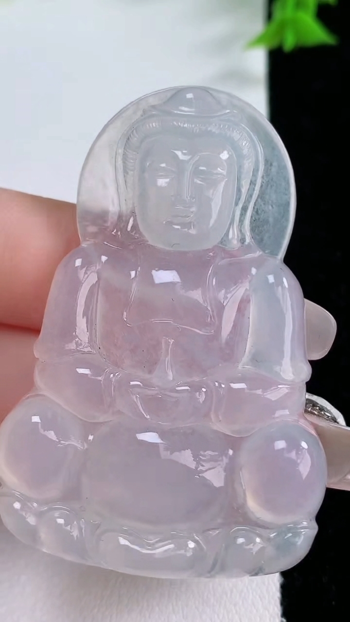 天然A货翡翠观音菩萨吊坠，尺寸54.7-35.8-5.2，重量:17.61g
3月7日
