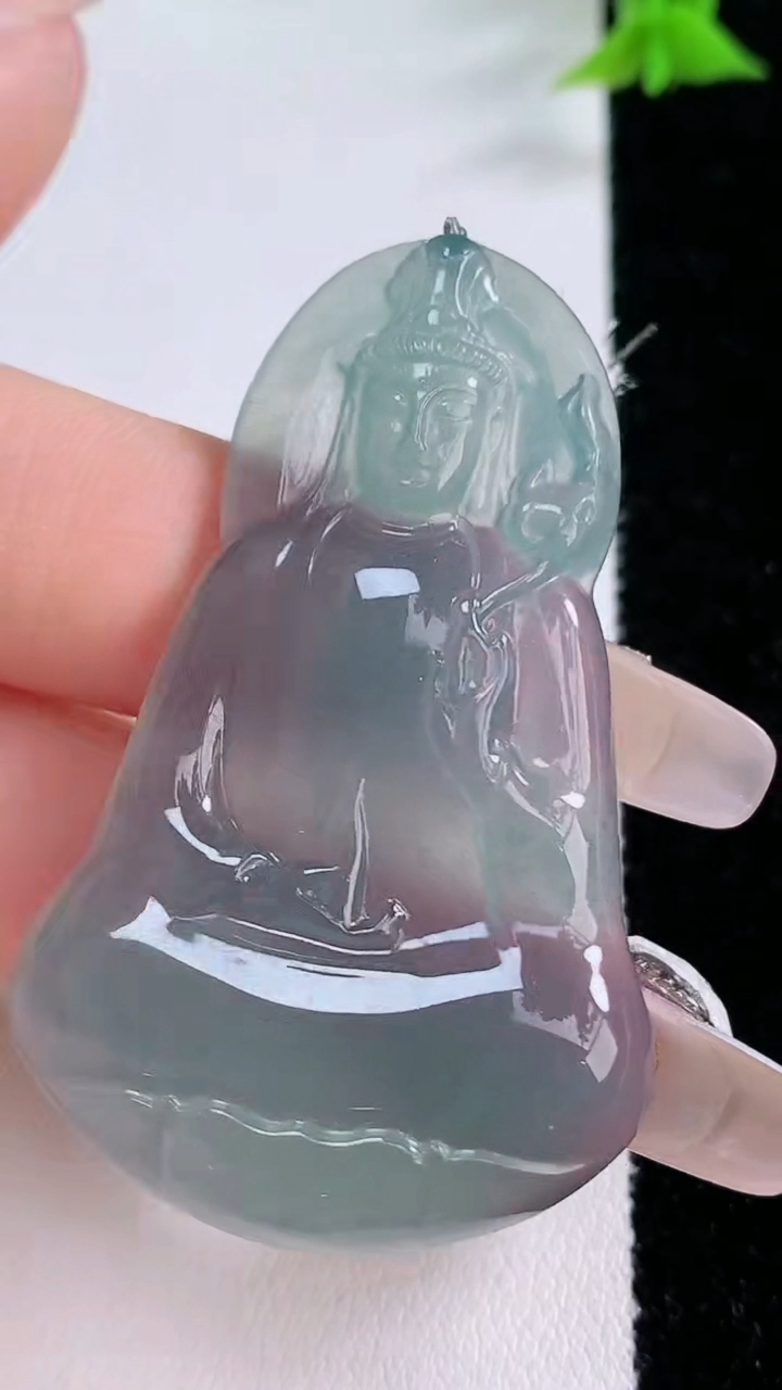 天然A货翡翠蓝水大势至菩萨吊坠，尺寸52-31.8-4，重量:13.37g
3月7日