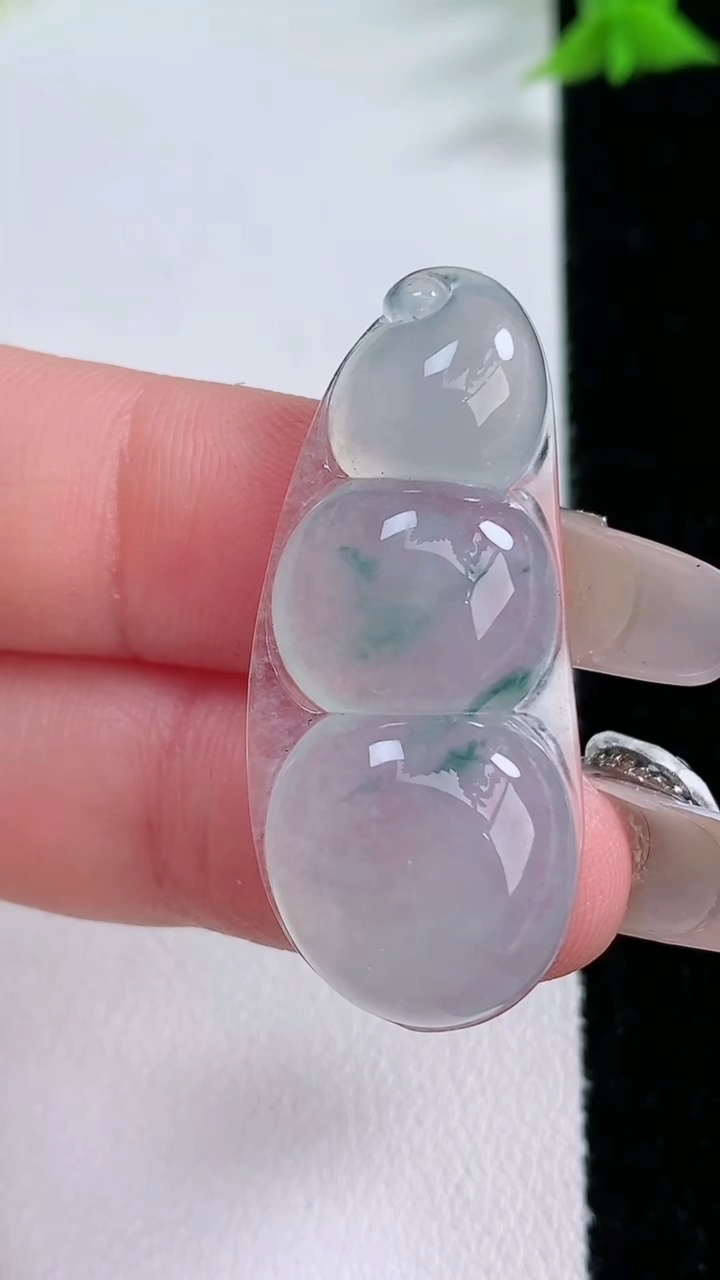 天然A货翡翠冰种飘花福豆吊坠，尺寸37-16.3-5.9，重量:6.52g
3月7日