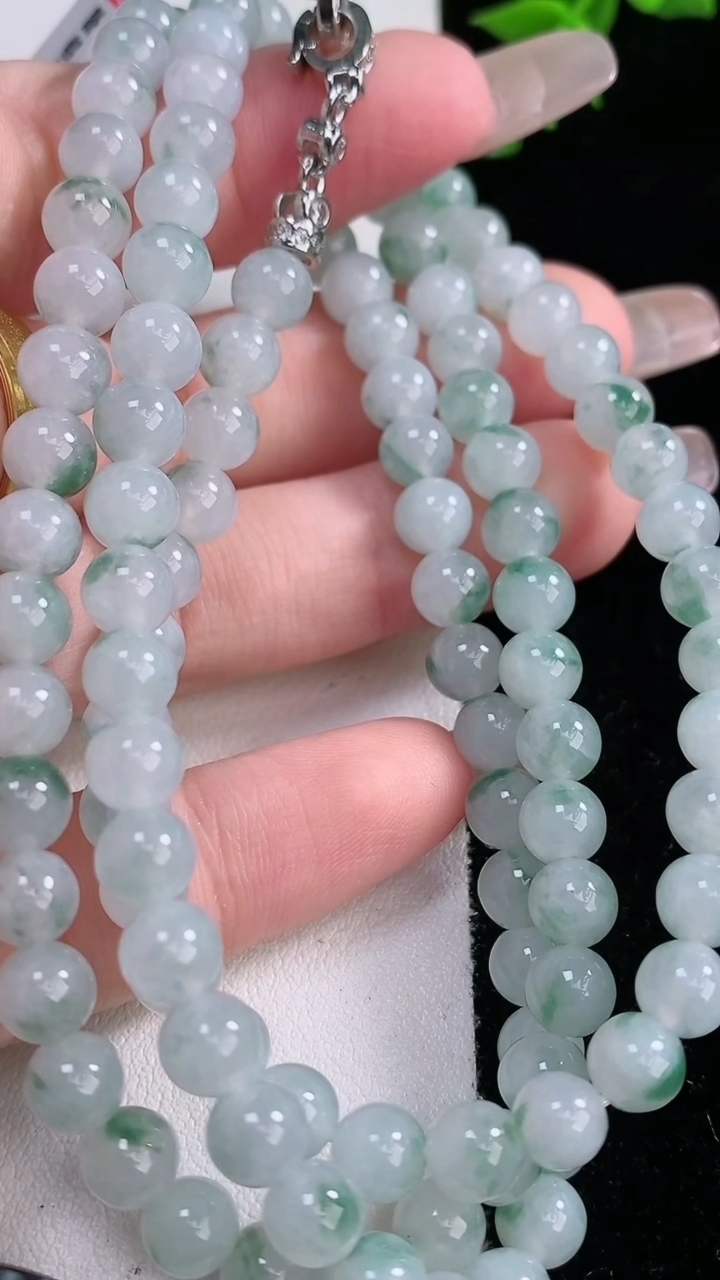 天然A货翡翠飘花圆珠项链，尺寸5.8-108颗，重量:39.13g3月7日
工厂直销收藏佳品,种好水