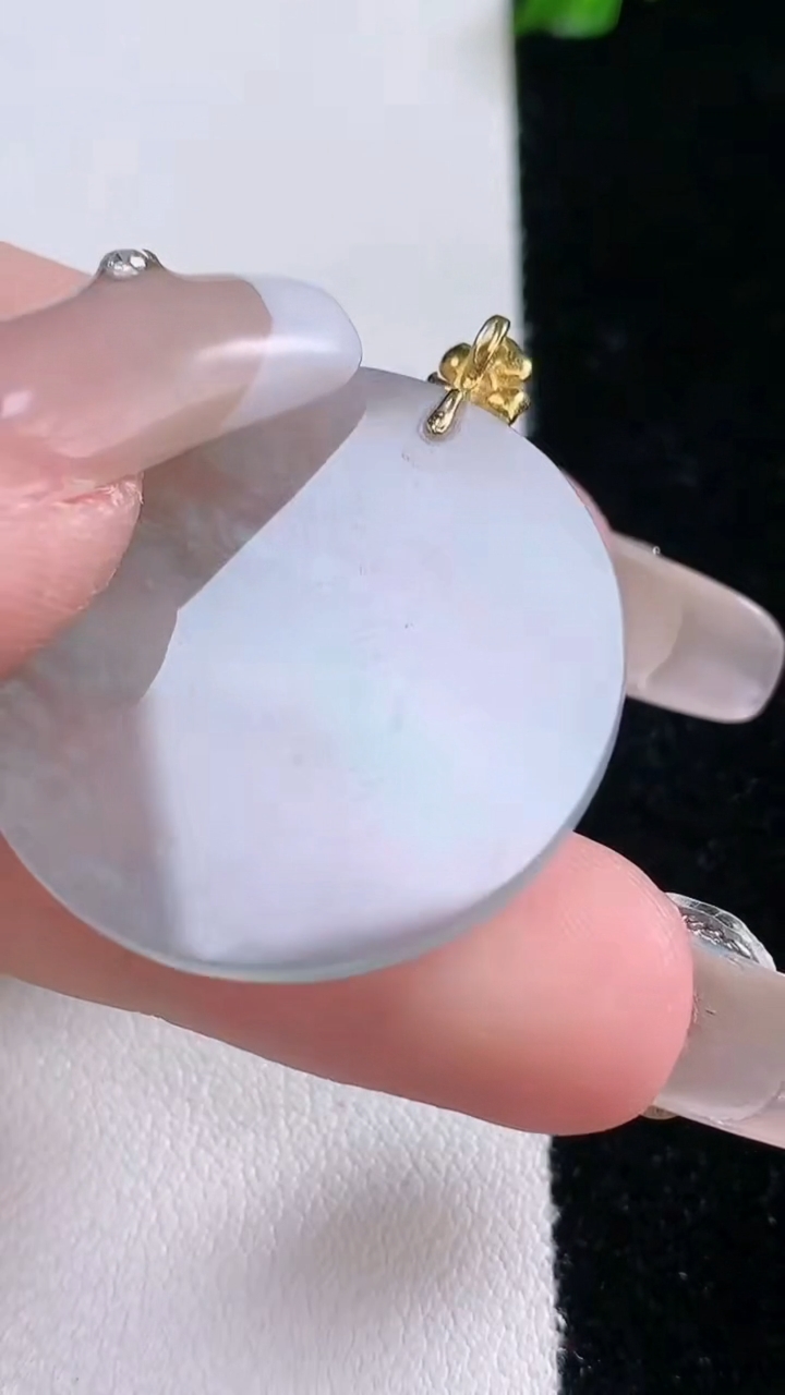 天然A货翡翠无事牌吊坠，尺寸29.5-2，重量:5.30g
3月7日