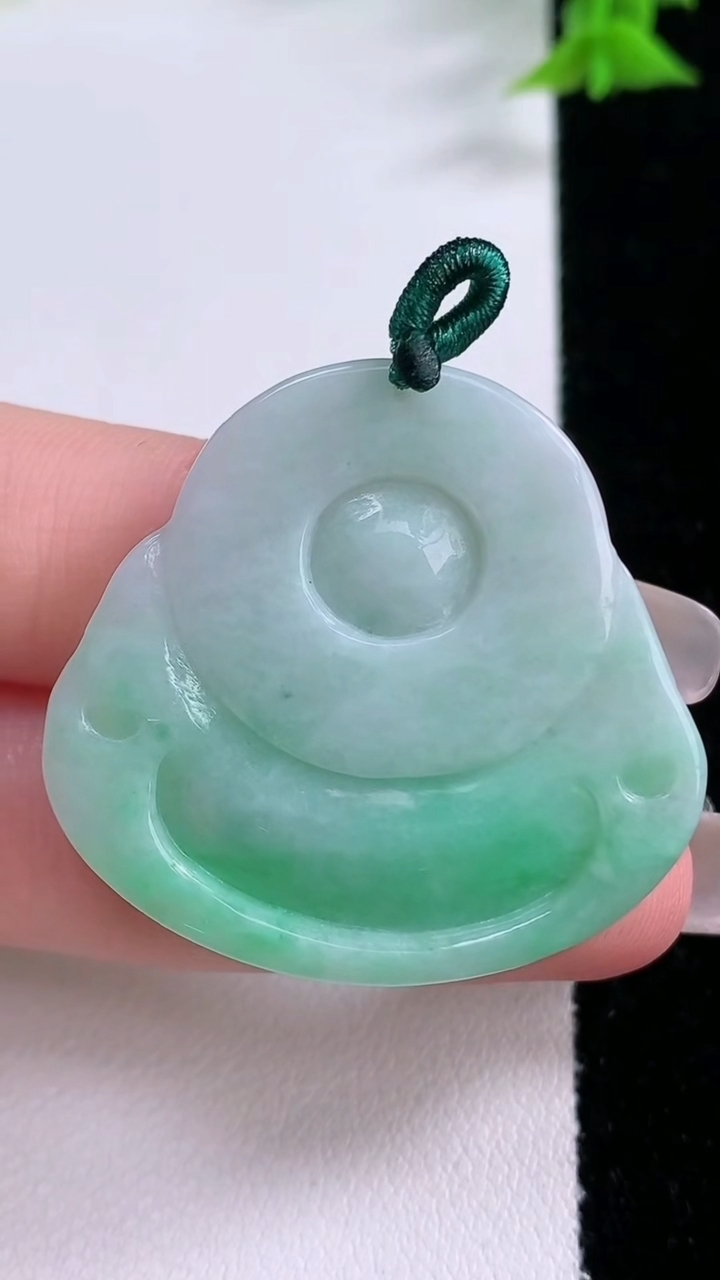 天然A货翡翠佛公吊坠，尺寸33.8-36-5.5，重量:11.43g
3月7日