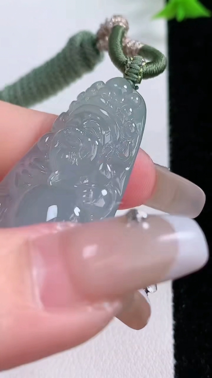 天然A货翡翠财神爷吊坠，尺寸44.2-24.4-10.9，重量:18.49g
3月7日