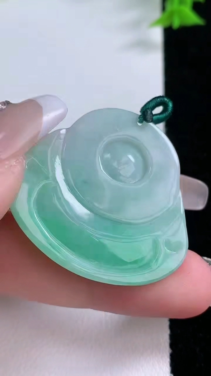 天然A货翡翠佛公吊坠，尺寸33.8-36-5.5，重量:11.43g
3月7日