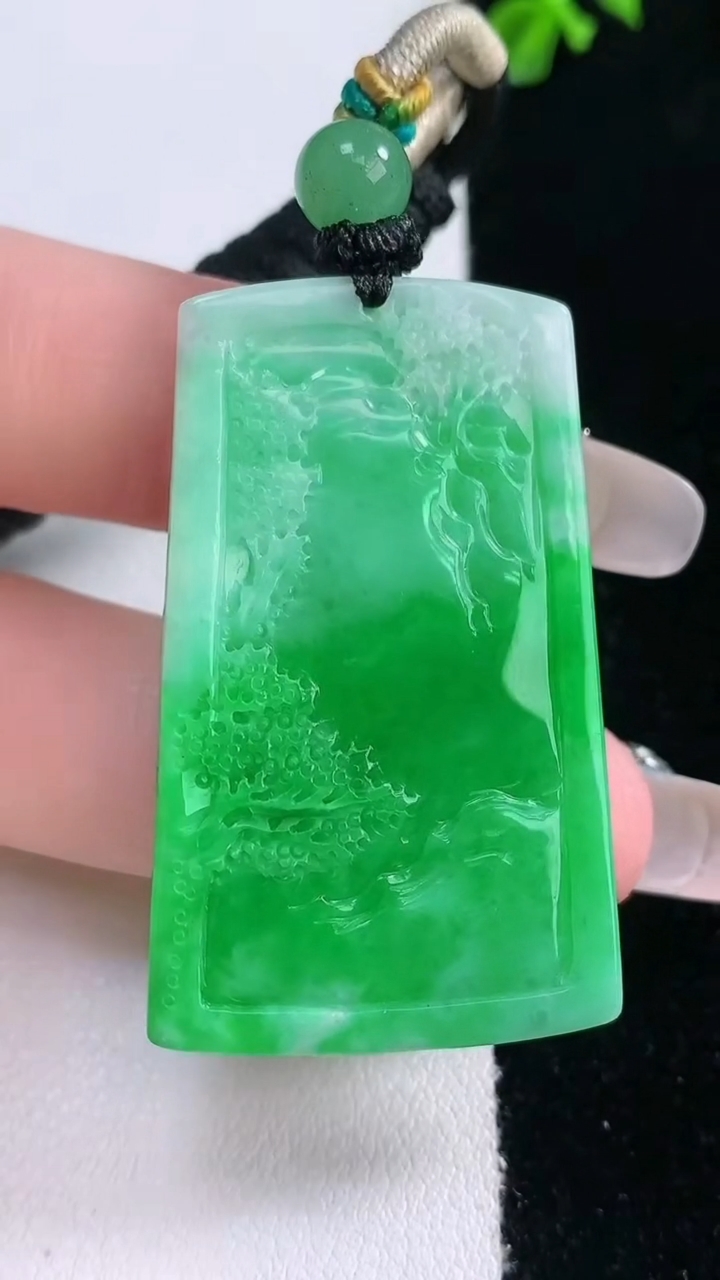 天然A货翡翠山水牌吊坠，尺寸42.7-26-5.3，重量:17.71g
3月7日