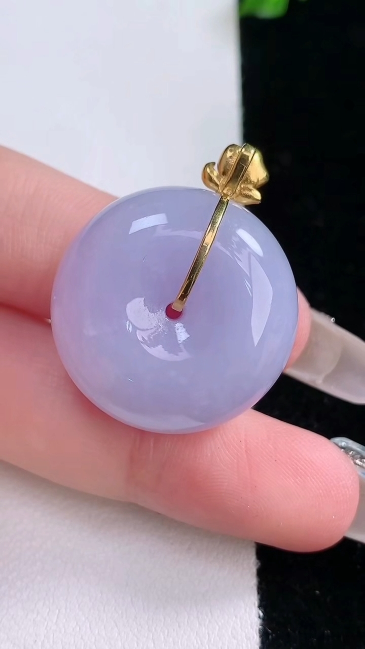 天然A货翡翠18K金紫罗兰路路通吊坠，尺寸25-12.2，重量:17.65g
3月7日