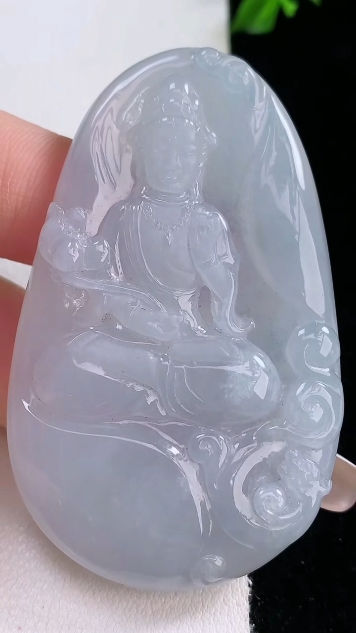 天然A货翡翠紫罗兰大势至菩萨吊坠，尺寸61.4-37.6-5.3，重量:29.38g
3月7日