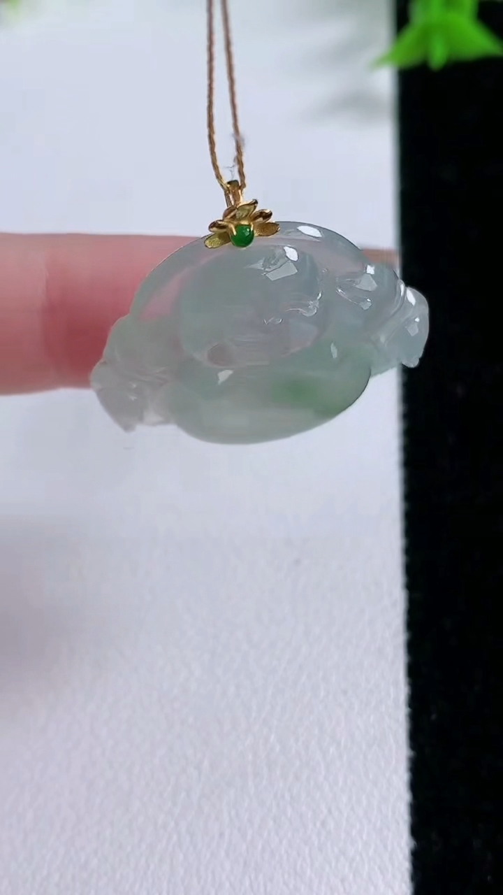 天然A货翡翠佛公吊坠，尺寸24.2-28.3-5.8，重量:6.39g
3月7日