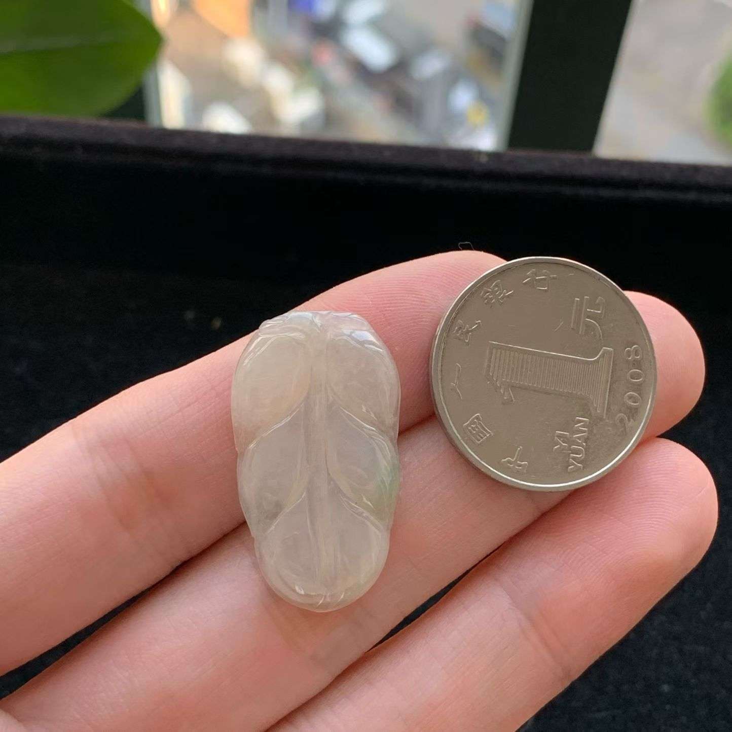 A货天然翡翠冰糯种飘绿叶子吊坠重量3.31
3月7日