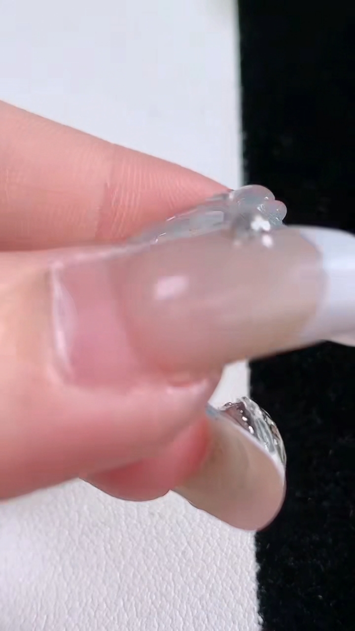 天然A货翡翠如意吊坠，尺寸30.4-20-5，重量:4.67g
3月7日